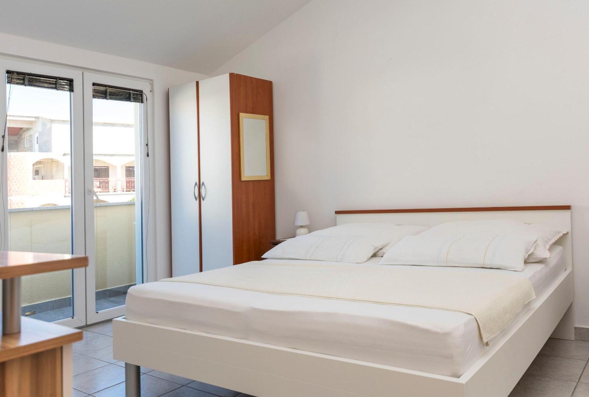 Apartments Glorija Рогозниця Екстер'єр фото