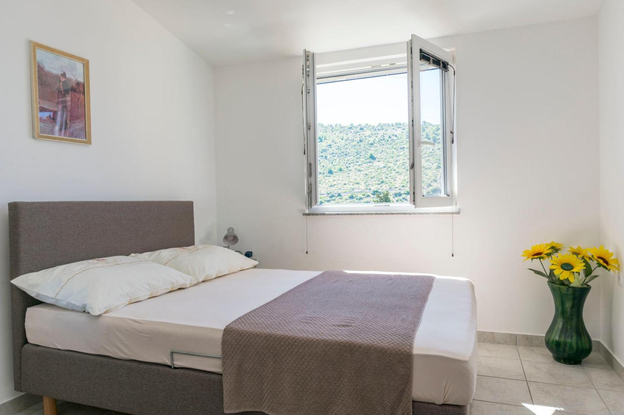 Apartments Glorija Рогозниця Екстер'єр фото